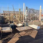 Sunny/Stylish Rooftop Home/Private Balcony Shared Jacuzzi