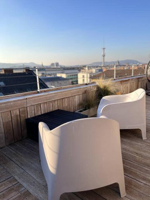 Sunny/stylish Rooftop Home/private Balcony Shared Jacuzzi * Budapest