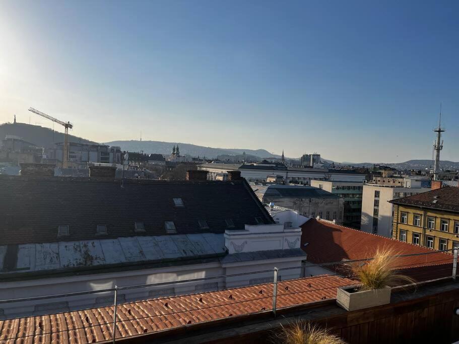 Apartment Sunny/stylish Rooftop Home/private Balcony Shared Jacuzzi Budapest