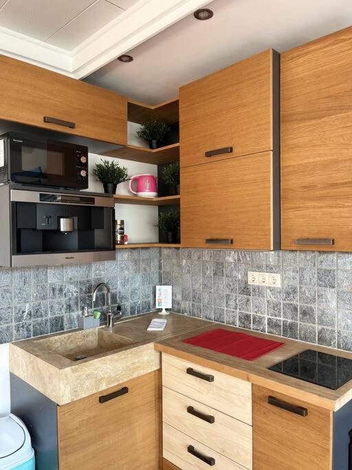 Sunny/stylish Rooftop Home/private Balcony Shared Jacuzzi