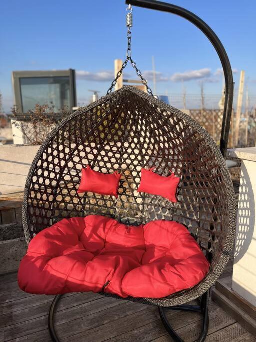 Sunny/stylish Rooftop Home/private Balcony Shared Jacuzzi * Budapest