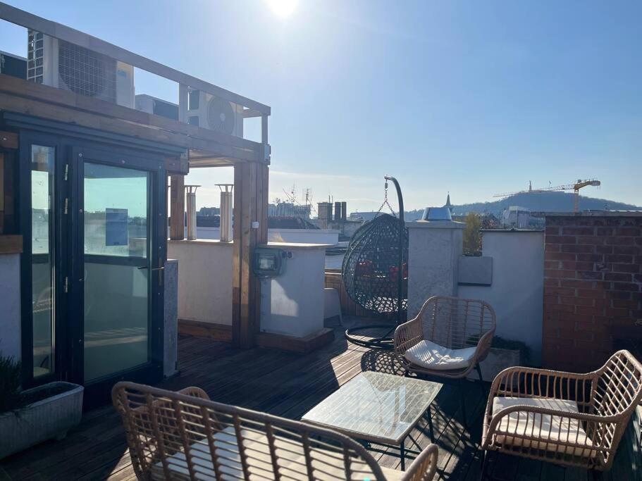 Sunny/stylish Rooftop Home/private Balcony Shared Jacuzzi