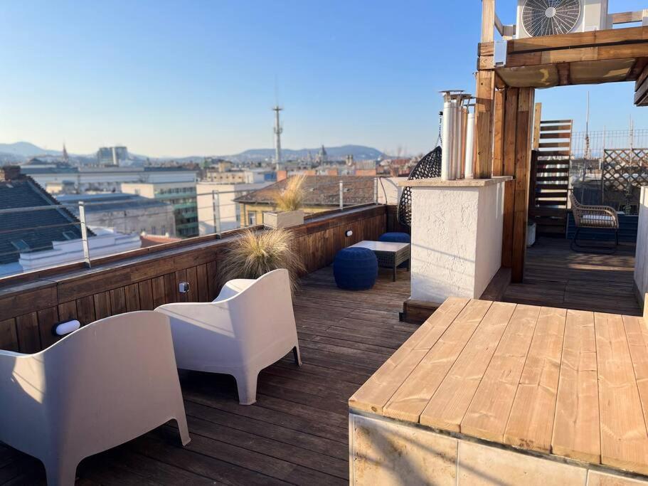 Sunny/stylish Rooftop Home/private Balcony Shared Jacuzzi Apartment Budapest