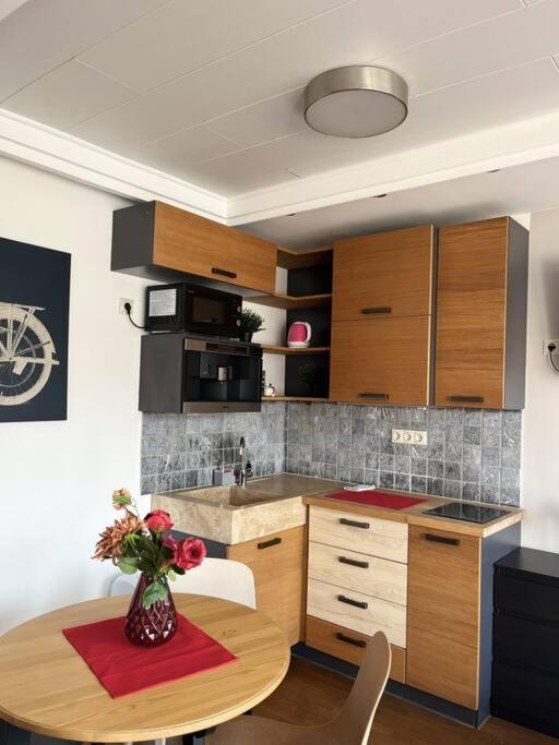 Sunny/stylish Rooftop Home/private Balcony Shared Jacuzzi