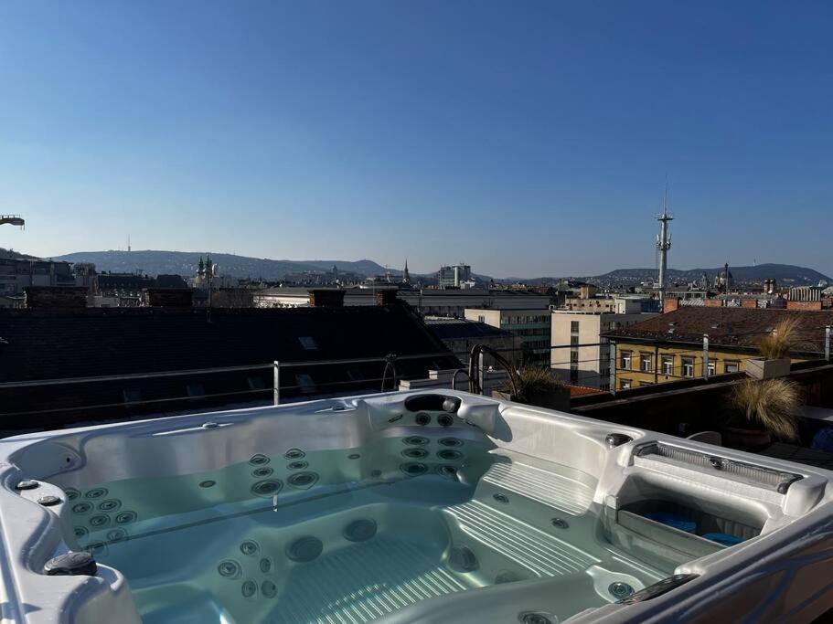 Apartment Sunny/stylish Rooftop Home/private Balcony Shared Jacuzzi *