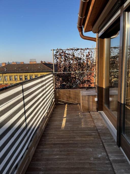 Sunny/stylish Rooftop Home/private Balcony Shared Jacuzzi *