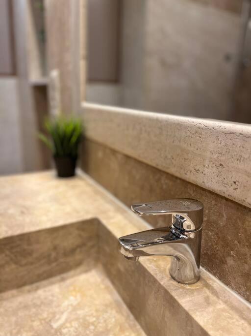 Apartment Sunny/stylish Rooftop Home/private Balcony Shared Jacuzzi Budapest