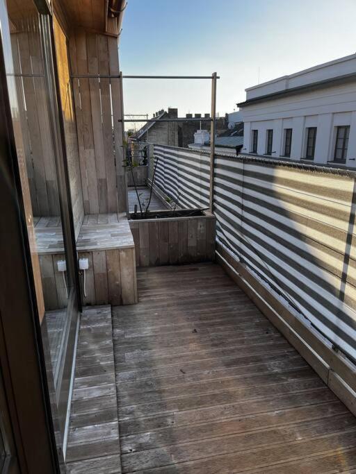 Sunny/stylish Rooftop Home/private Balcony Shared Jacuzzi *